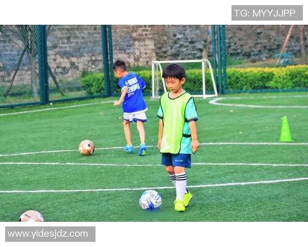 足球明星与孩子们的温馨瞬间精美图片合集