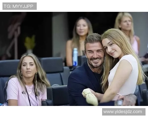 足球明星携女儿海外征战绿茵场展现父女情深与运动热情 足球明星携女儿海外征战绿茵场展现父女情深与运动热情