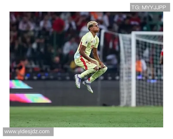 一米八足球明星的成长之路与辉煌成就揭秘 一米八足球明星的成长之路与辉煌成就揭秘